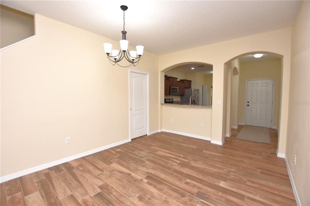 Active With Contract: $1,700 (3 beds, 2 baths, 1713 Square Feet)