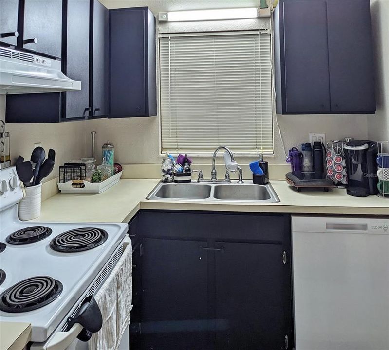 For Sale: $179,000 (2 beds, 1 baths, 1088 Square Feet)