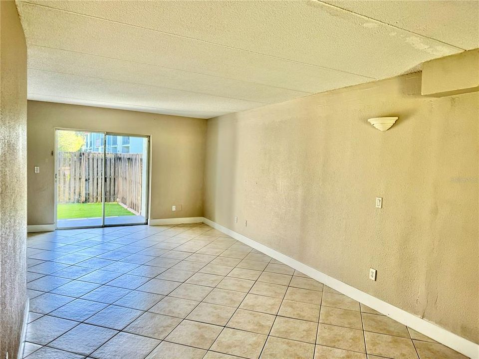 For Sale: $179,000 (2 beds, 1 baths, 1088 Square Feet)