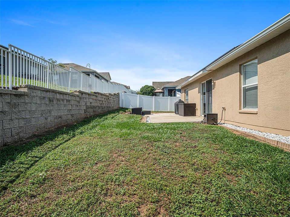 Active With Contract: $300,000 (4 beds, 2 baths, 1564 Square Feet)