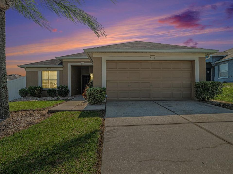 Active With Contract: $300,000 (4 beds, 2 baths, 1564 Square Feet)