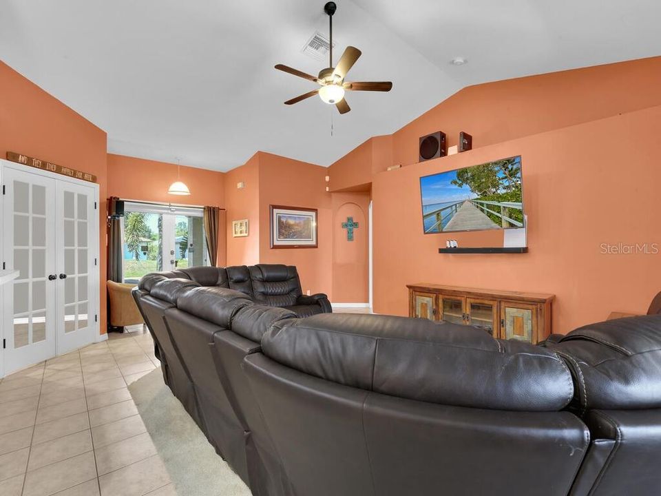 For Sale: $460,000 (4 beds, 2 baths, 1932 Square Feet)