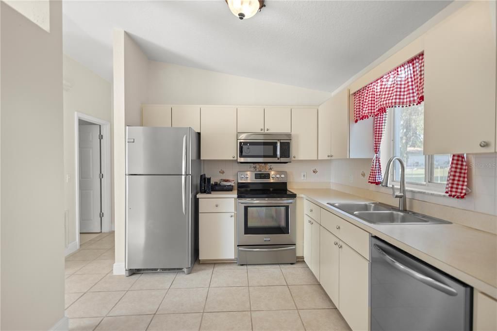 For Sale: $219,000 (2 beds, 2 baths, 1320 Square Feet)