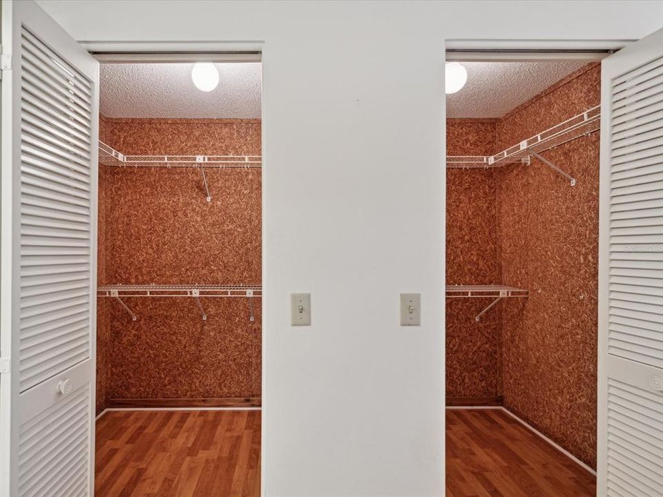 待售: $359,000 (2 贝兹, 2 浴室, 1696 平方英尺)
