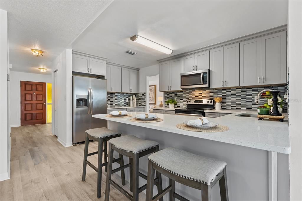 For Sale: $395,900 (2 beds, 2 baths, 1905 Square Feet)