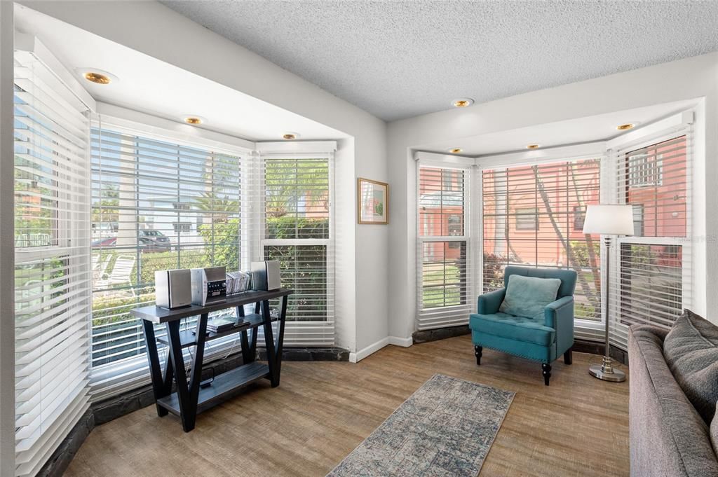 For Sale: $849,995 (2 beds, 2 baths, 1290 Square Feet)
