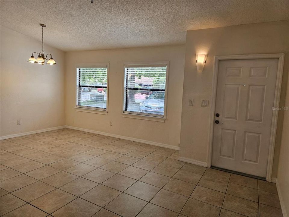 For Sale: $132,000 (2 beds, 1 baths, 788 Square Feet)