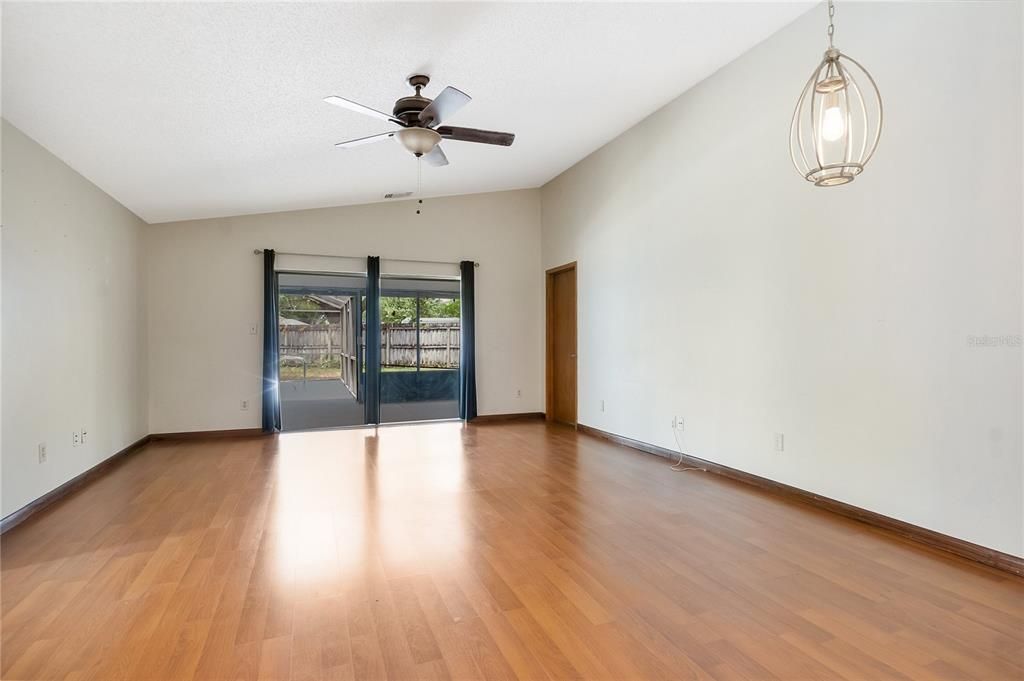 Recently Sold: $375,000 (3 beds, 2 baths, 1370 Square Feet)