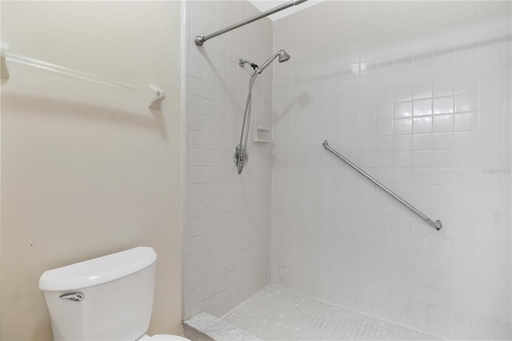 最近售出: $375,000 (3 贝兹, 2 浴室, 1370 平方英尺)