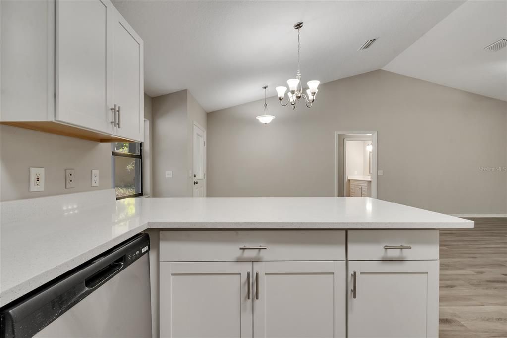Active With Contract: $290,500 (3 beds, 2 baths, 1586 Square Feet)