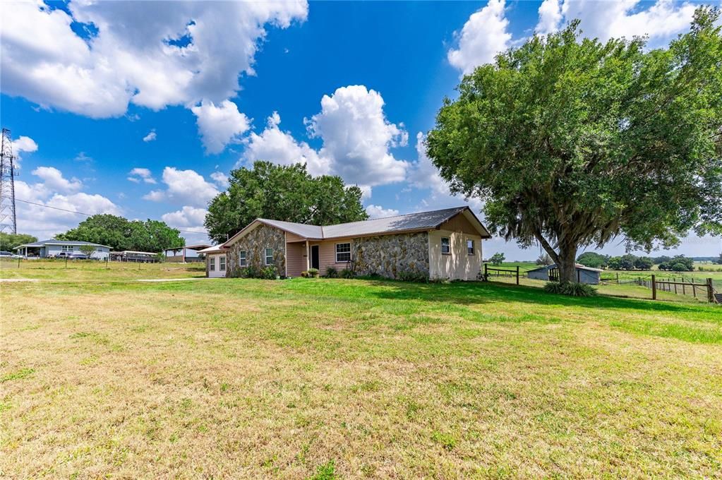 For Sale: $555,000 (3 beds, 3 baths, 1971 Square Feet)