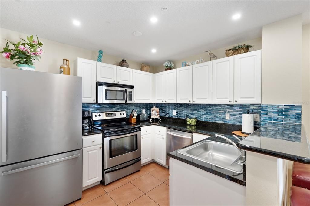 Updated kitchen with stainless steel appliances!
