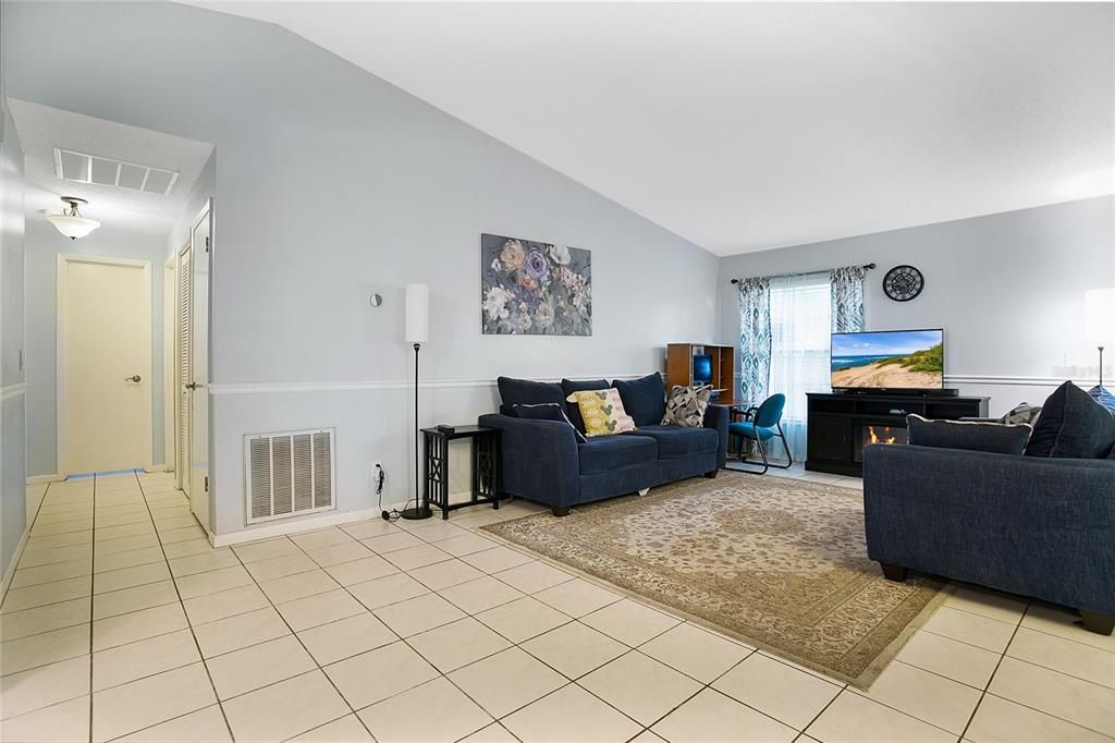 For Sale: $405,000 (4 beds, 2 baths, 1558 Square Feet)