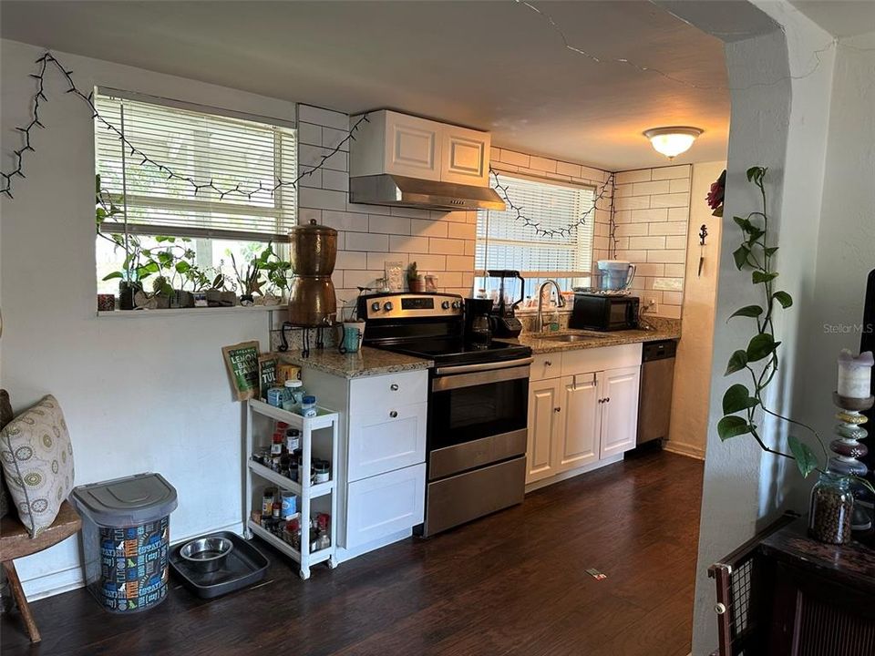 Recently Rented: $1,450 (1 beds, 1 baths, 1190 Square Feet)