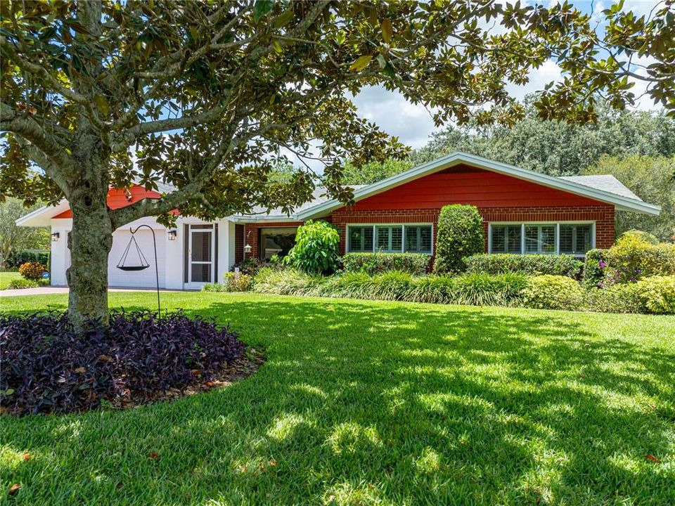 111 Hampden Road SE in beautiful Winter Haven, Florida.