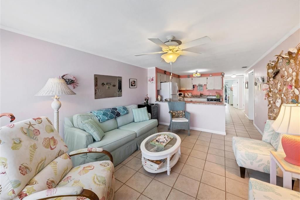 For Sale: $555,000 (2 beds, 2 baths, 1010 Square Feet)