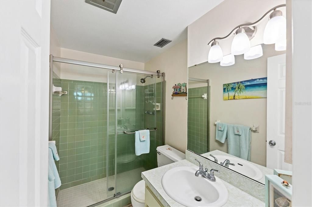 For Sale: $555,000 (2 beds, 2 baths, 1010 Square Feet)