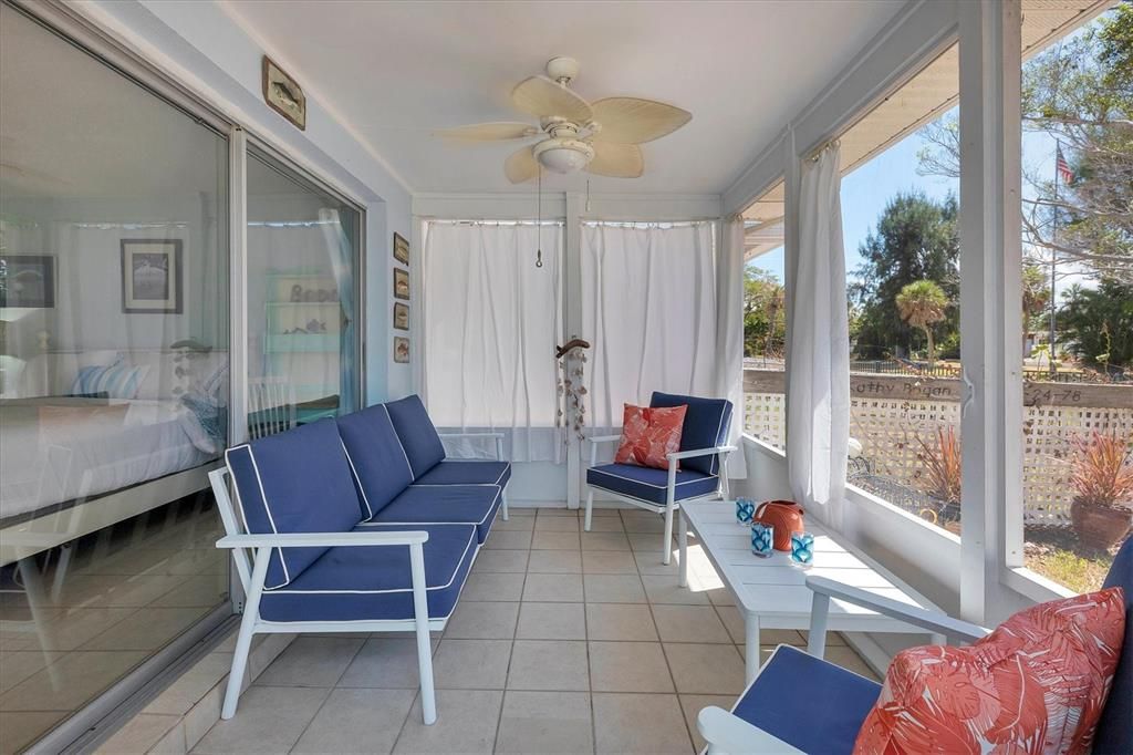 For Sale: $555,000 (2 beds, 2 baths, 1010 Square Feet)