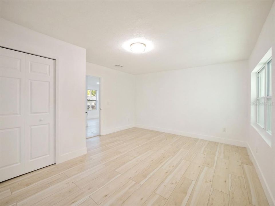 Active With Contract: $249,900 (2 beds, 2 baths, 1008 Square Feet)