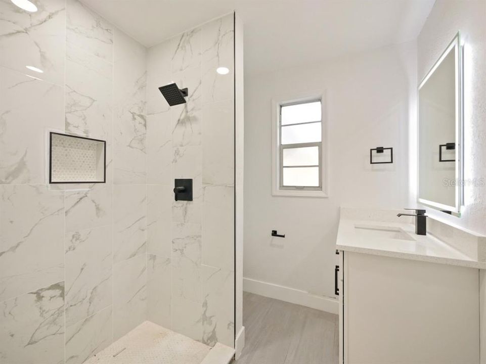 Active With Contract: $249,900 (2 beds, 2 baths, 1008 Square Feet)