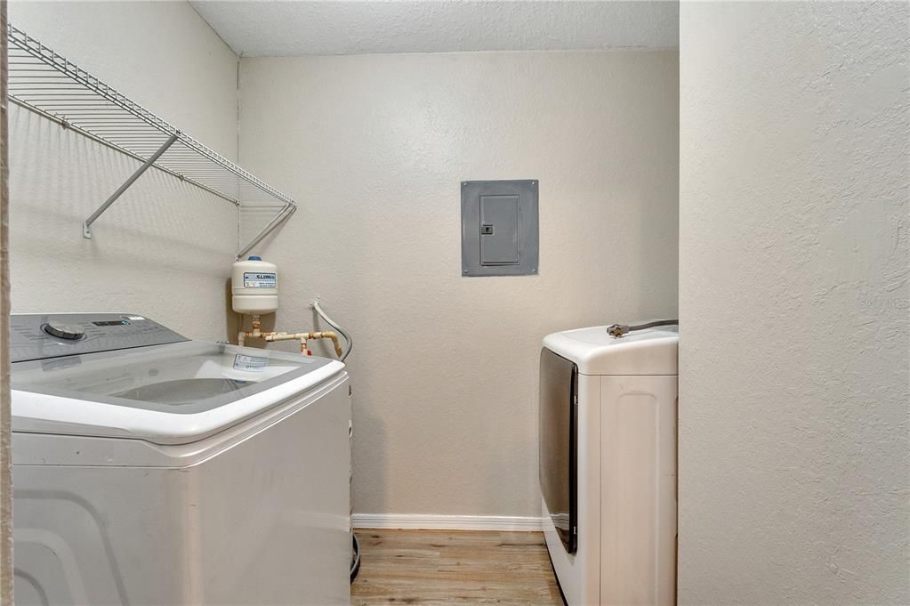 For Rent: $1,800 (2 beds, 2 baths, 1003 Square Feet)