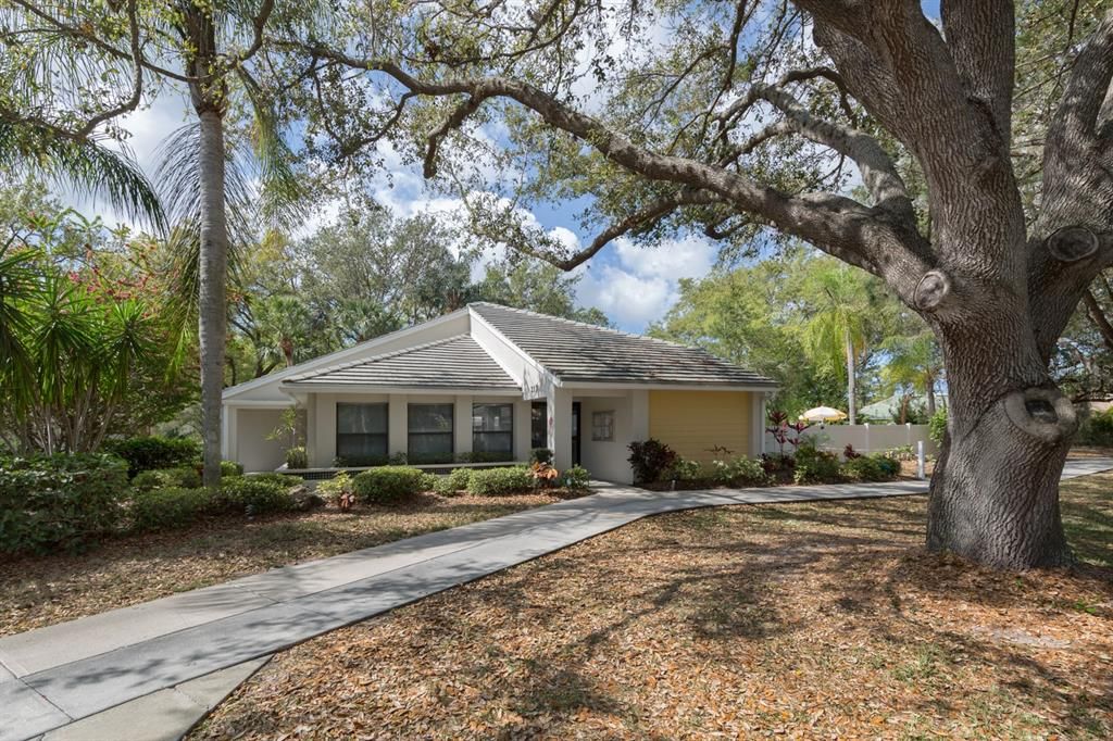 Active With Contract: $299,000 (3 beds, 2 baths, 1401 Square Feet)