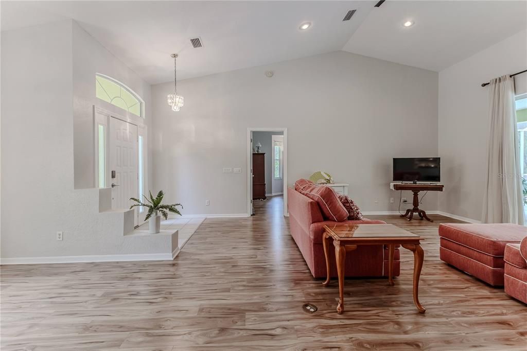 Active With Contract: $355,000 (3 beds, 2 baths, 1907 Square Feet)