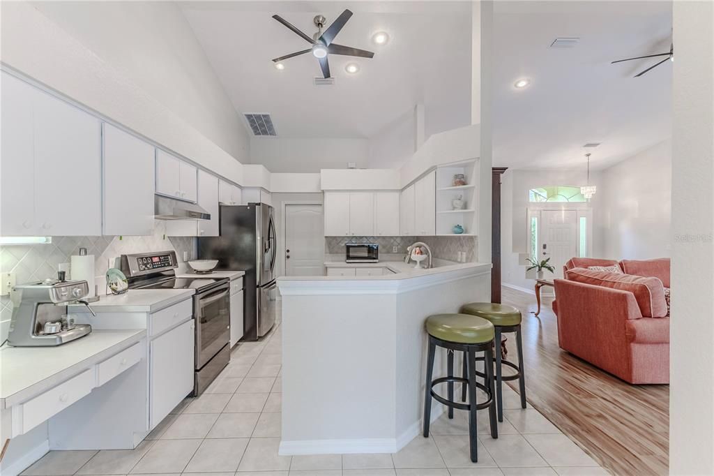 Active With Contract: $355,000 (3 beds, 2 baths, 1907 Square Feet)