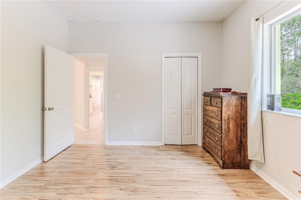 Active With Contract: $355,000 (3 beds, 2 baths, 1907 Square Feet)