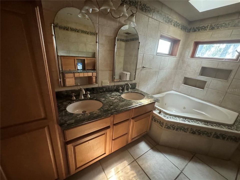 Double sink vanity in the en suite primary bathroom