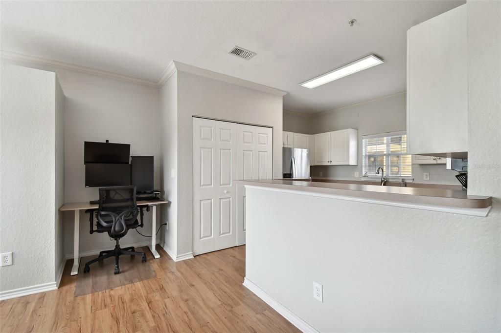 Active With Contract: $259,000 (1 beds, 1 baths, 936 Square Feet)