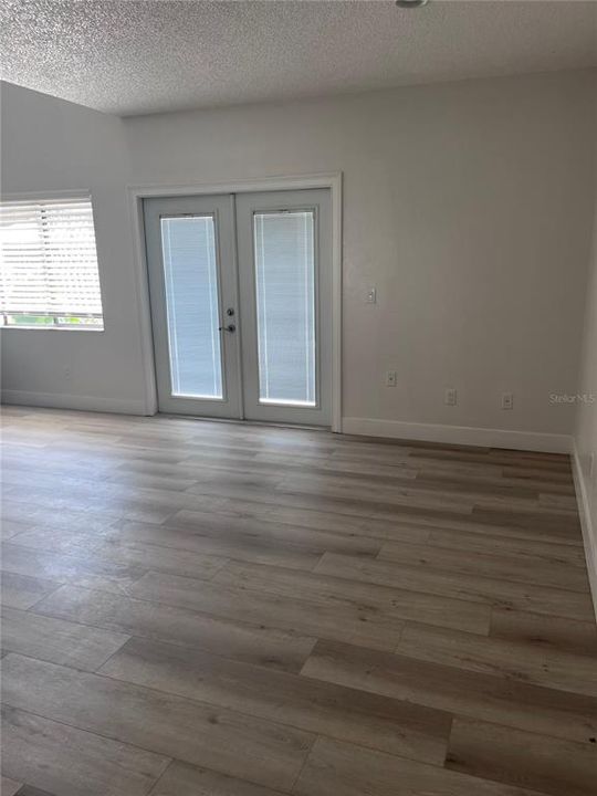 Active With Contract: $2,000 (2 beds, 2 baths, 1462 Square Feet)
