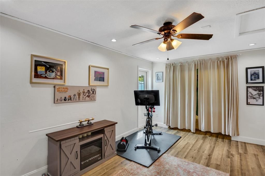 Recently Sold: $380,000 (3 beds, 2 baths, 1094 Square Feet)
