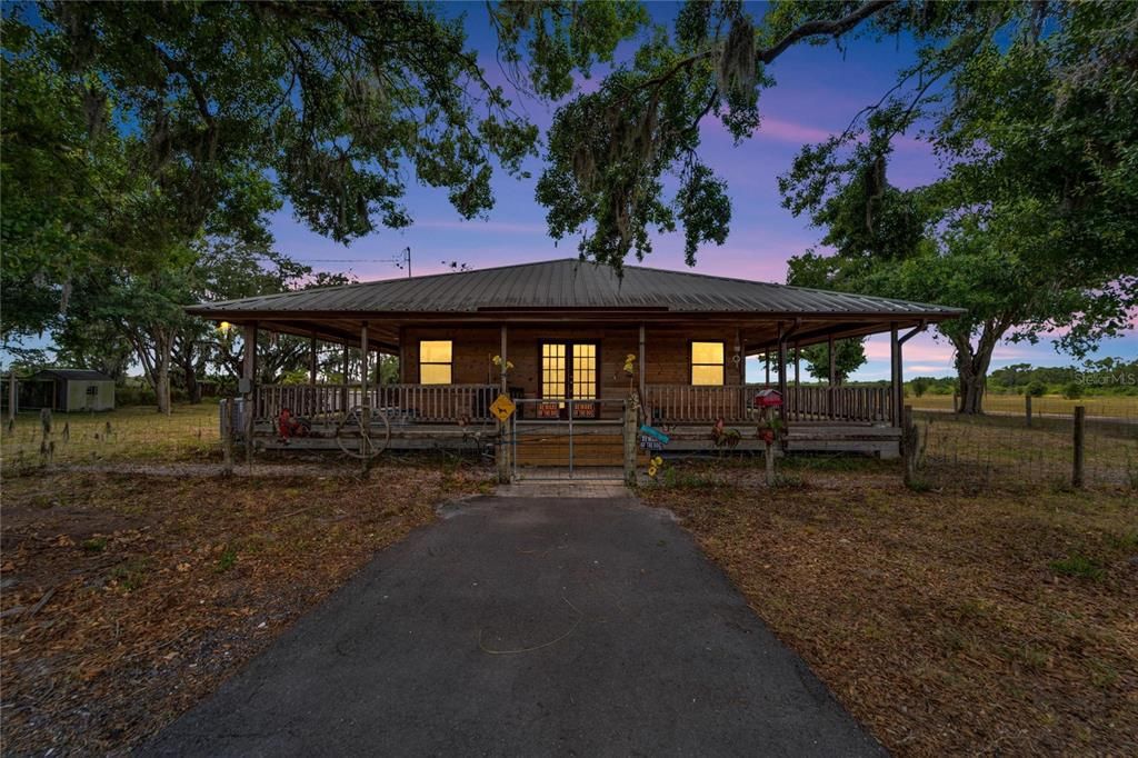 For Sale: $2,000,000 (3 beds, 2 baths, 2340 Square Feet)