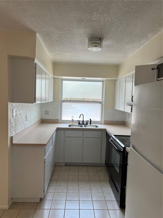 For Sale: $176,000 (2 beds, 1 baths, 1268 Square Feet)