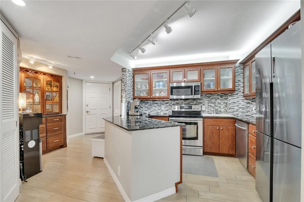 For Sale: $399,500 (2 beds, 2 baths, 1189 Square Feet)