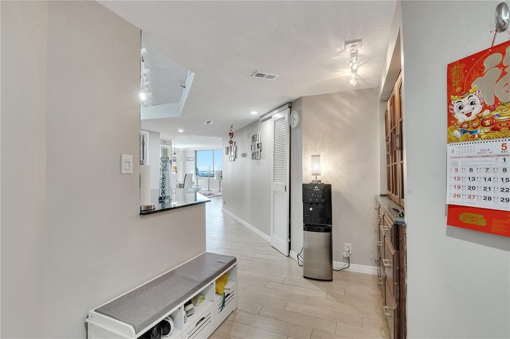 For Sale: $399,500 (2 beds, 2 baths, 1189 Square Feet)