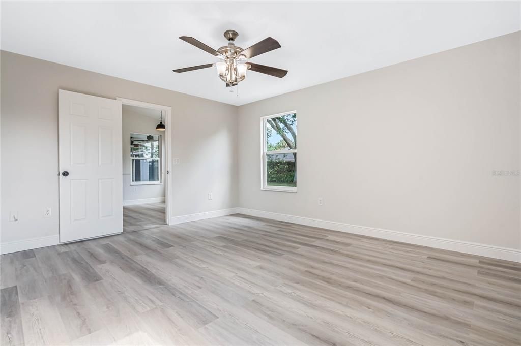Active With Contract: $369,900 (3 beds, 2 baths, 1799 Square Feet)