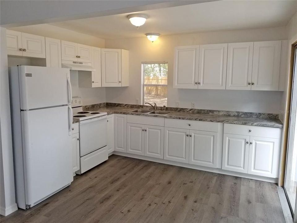 For Rent: $1,450 (2 beds, 1 baths, 560 Square Feet)