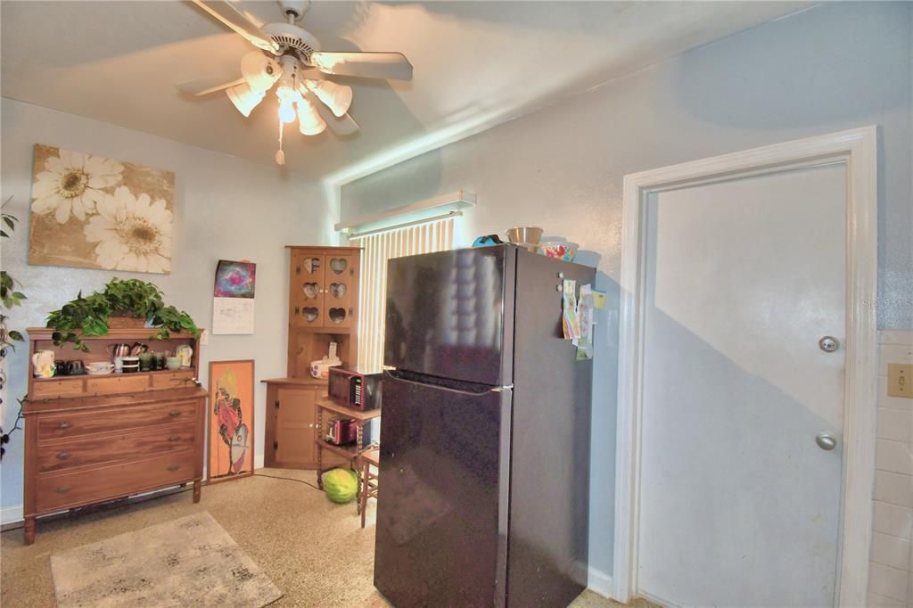 For Sale: $185,000 (3 beds, 2 baths, 1075 Square Feet)