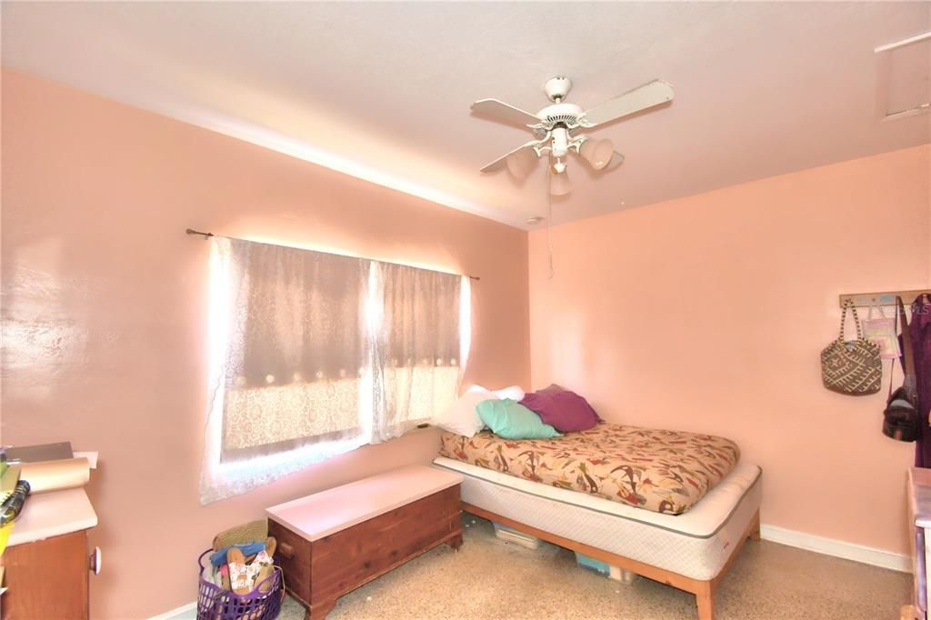 For Sale: $185,000 (3 beds, 2 baths, 1075 Square Feet)