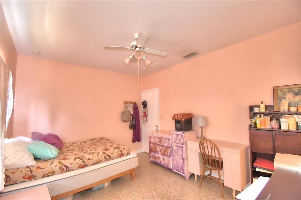 For Sale: $185,000 (3 beds, 2 baths, 1075 Square Feet)