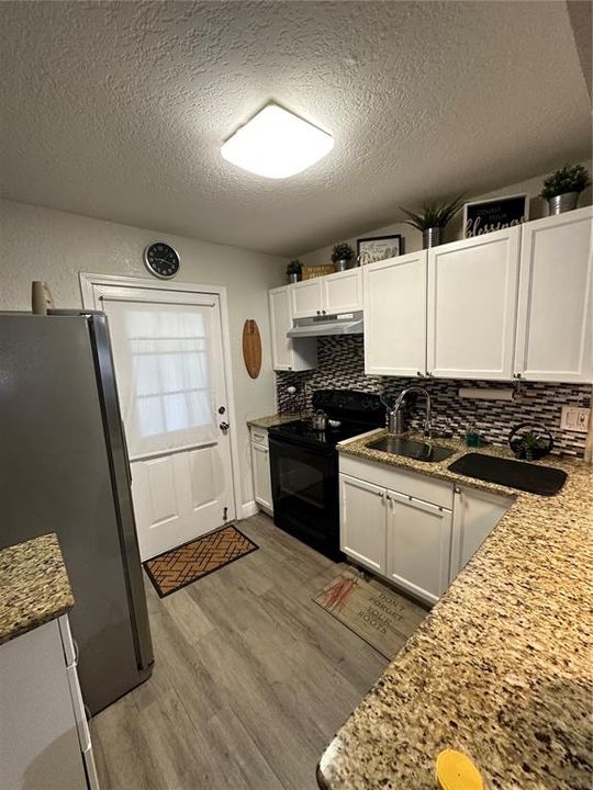Active With Contract: $1,600 (2 beds, 1 baths, 899 Square Feet)