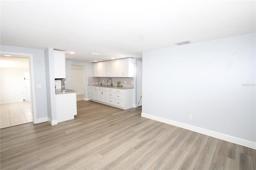 Active With Contract: $175,000 (3 beds, 1 baths, 1050 Square Feet)