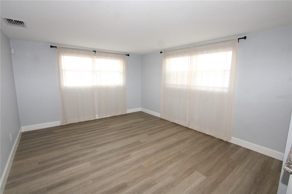 Active With Contract: $175,000 (3 beds, 1 baths, 1050 Square Feet)