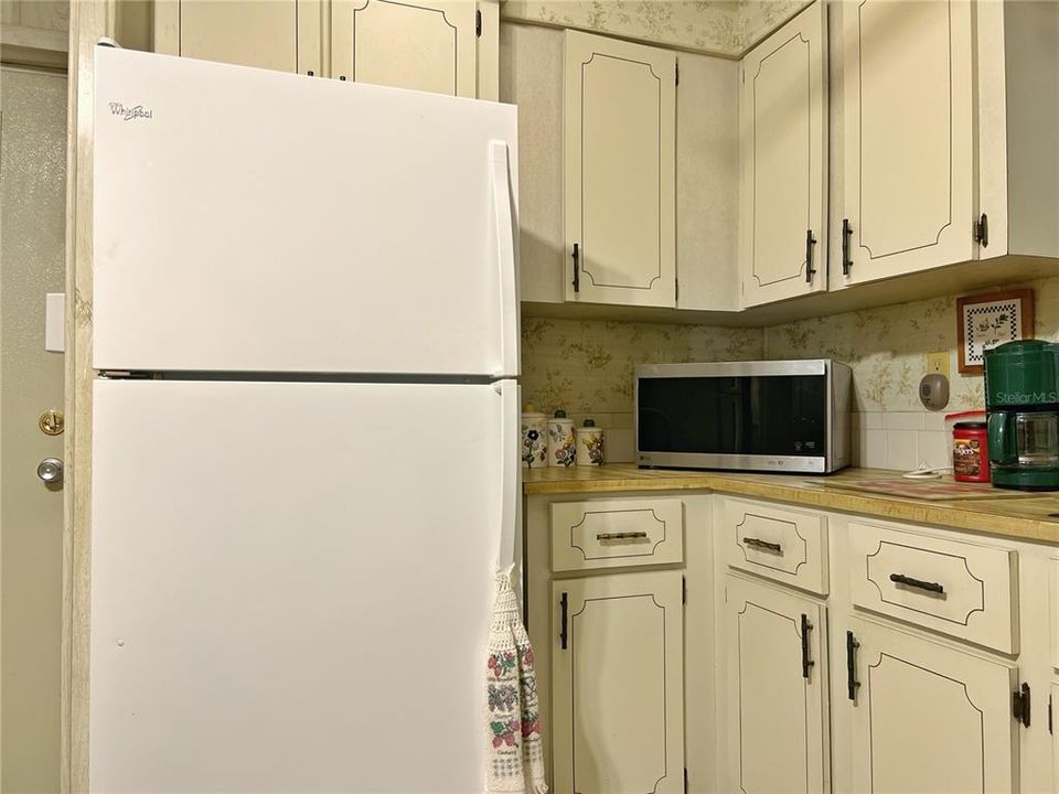 Active With Contract: $119,900 (2 beds, 2 baths, 936 Square Feet)