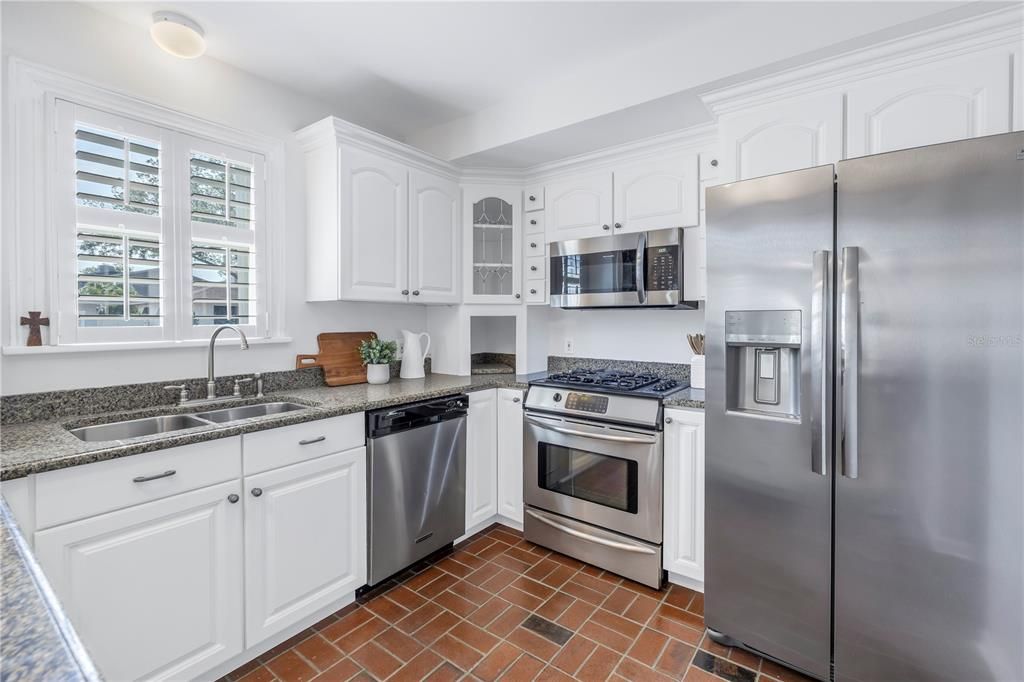 Active With Contract: $825,000 (3 beds, 2 baths, 1305 Square Feet)