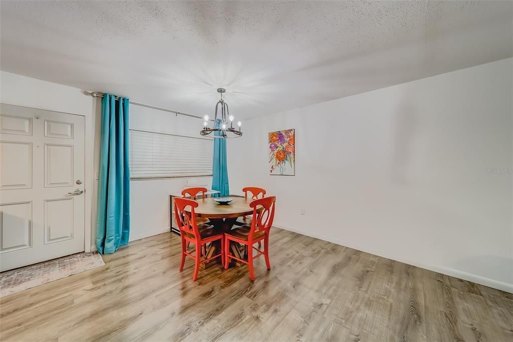 For Sale: $160,000 (1 beds, 1 baths, 790 Square Feet)