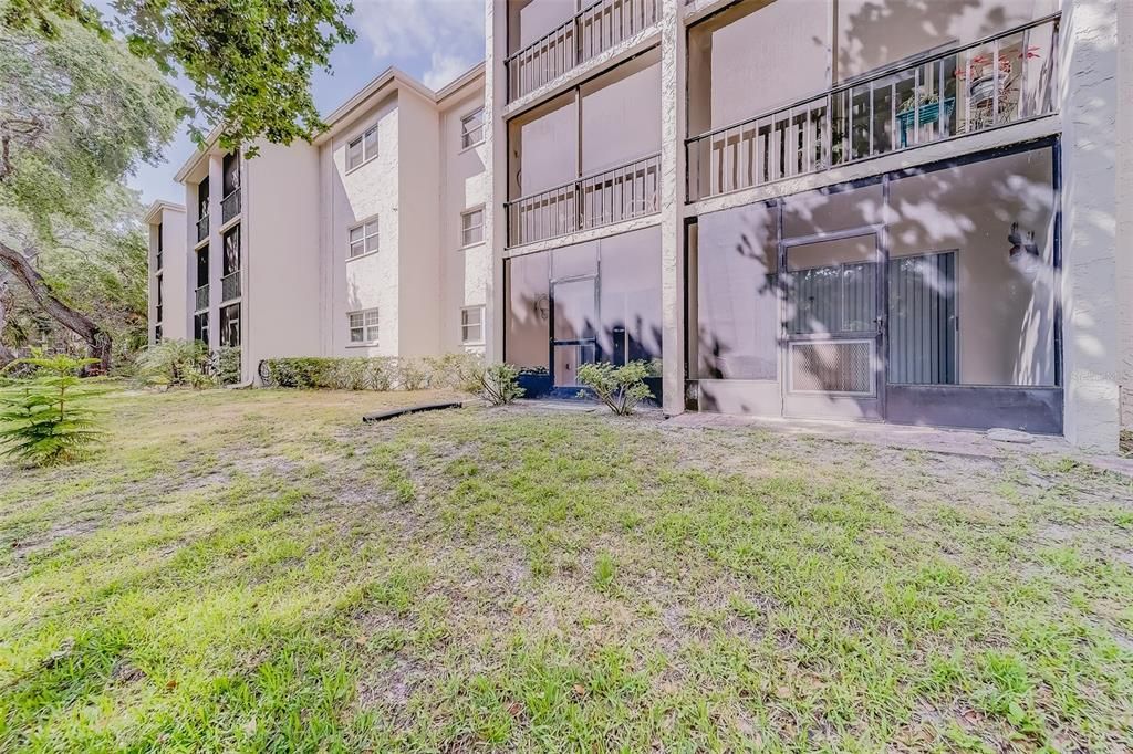 Active With Contract: $160,000 (1 beds, 1 baths, 790 Square Feet)