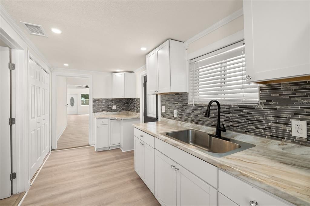 Active With Contract: $345,000 (3 beds, 2 baths, 1187 Square Feet)